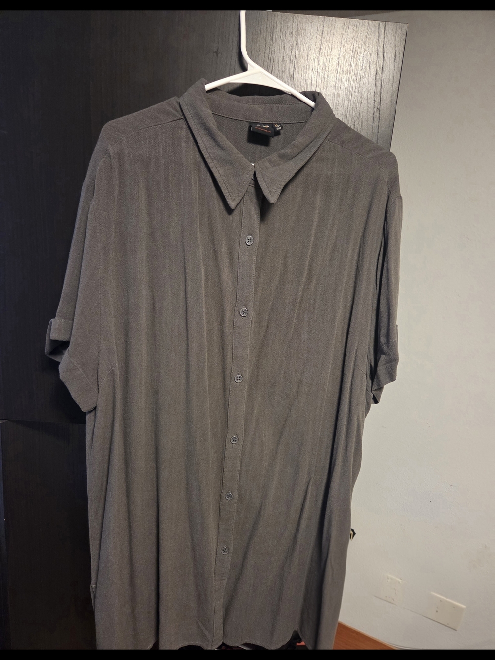 Adrian Linen Short-Sleeve Button-Up Shirt in Sage - Limited Edition - Girrlscout